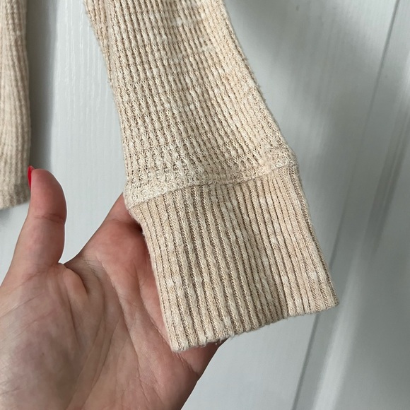 American Eagle Outfitters | cream soft long sleeve v neck shirt - L - Picture 5 of 6